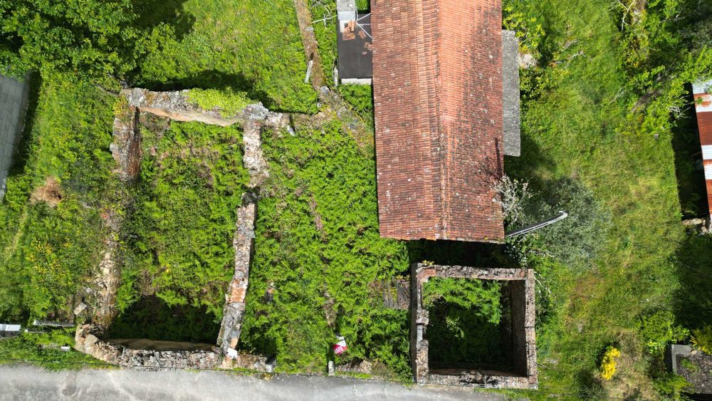 Ruína em Pedra com Grande Potencial de Reconstrução