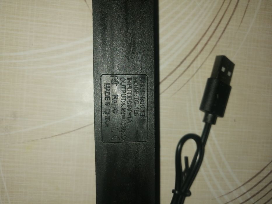 Зарядний пристрій для акумуляторів 14500, 18650 та інших розмірів