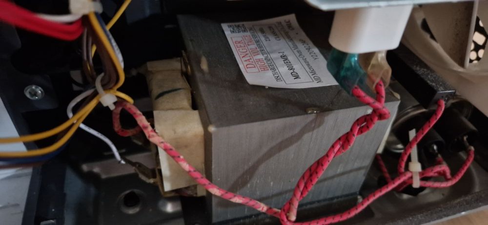 Mikrofalówka sharp r642