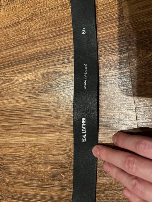 Чорний шкіряний пояс