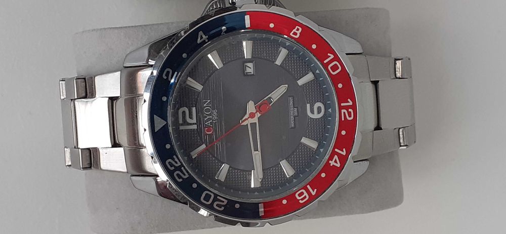 Relógio estilo submariner