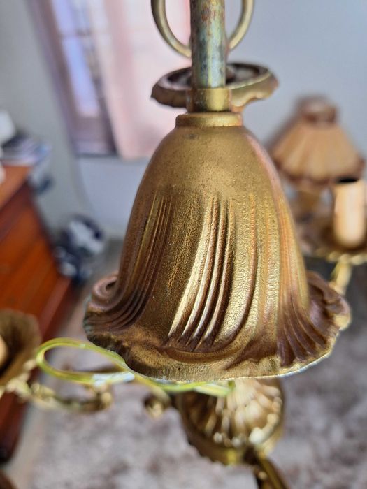 Люстра бронзовая 3х рожковая.