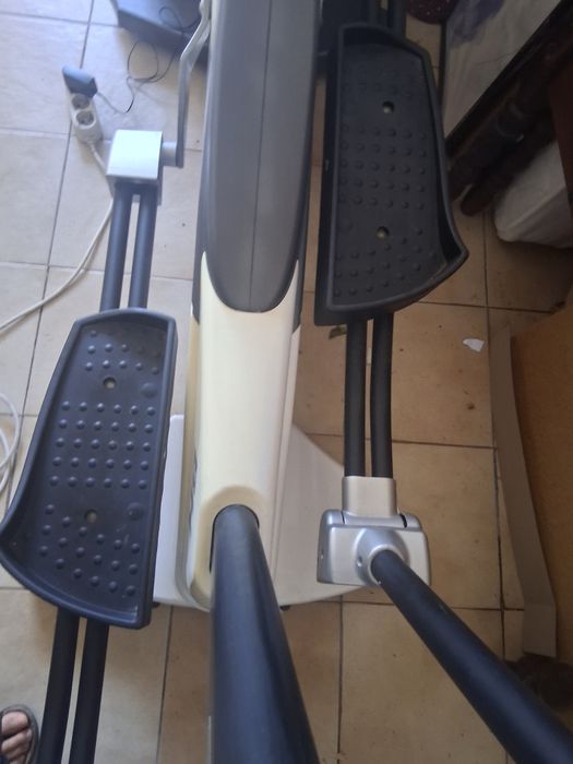 Bicicleta Eliptica Brazil Dual  da Bh ,com tecnologia i.concept  ,vendo porque ocupa muito volume.