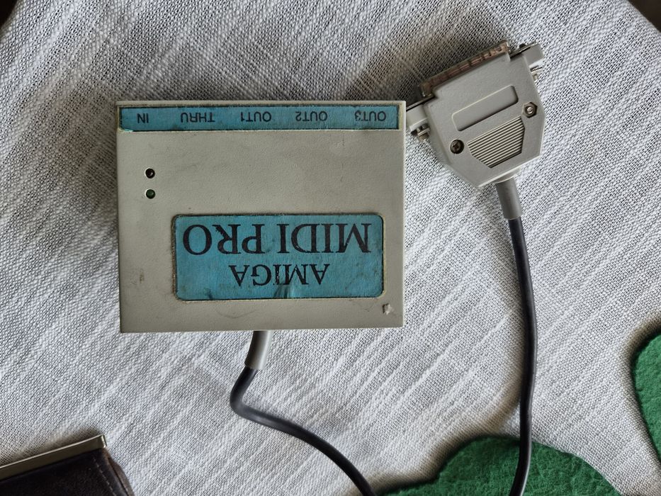 Interfejs AMIGA MIDI PRO – Vintage (In, Thru, 3x Out) do Commodore Amiga