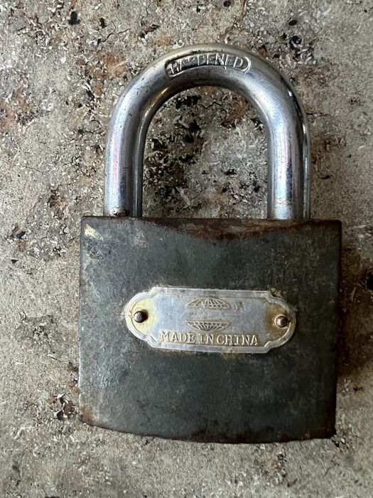 Замок навісний амбарний