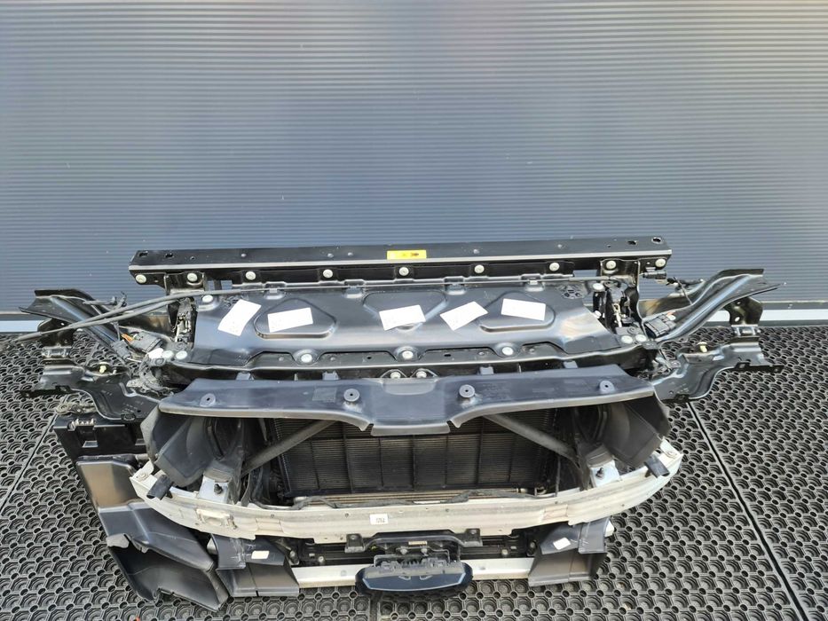 BMW XM G09 Передня панель телевізор радіатори