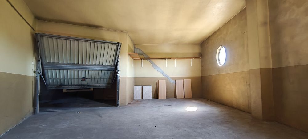 Alugo GARAGEM Espaçosa !