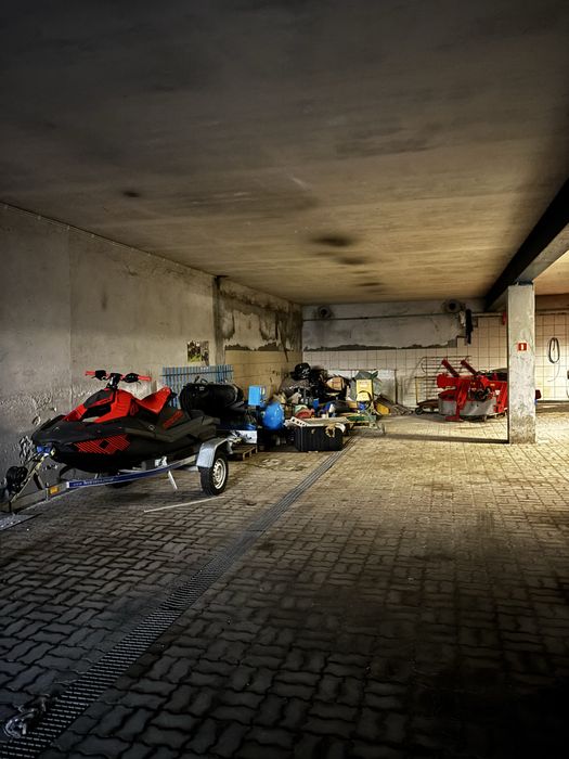 Wynajmę duży podziemny garaż