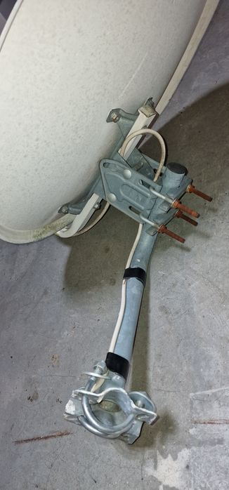 Parabólica com Suporte e LNB