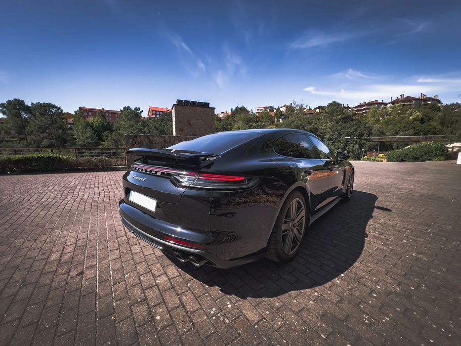 Porsche Panamera 4 E-Hybrid Platinum Edition com PDLS
