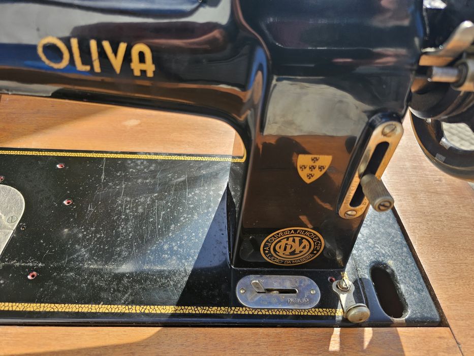 Maquina de custura oliva