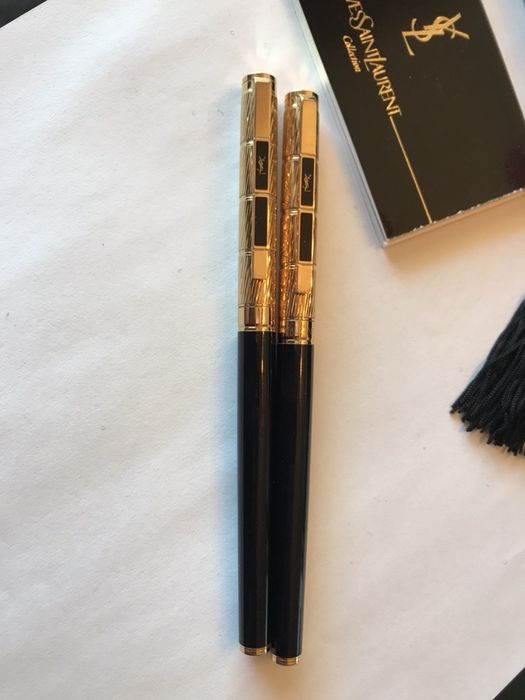 Conjunto de canetas Yves Saint Laurent douradas e pretas