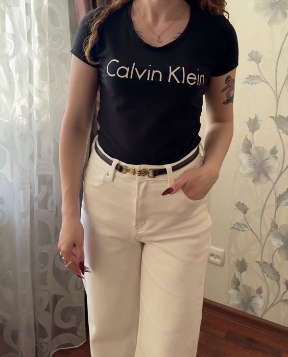 Футболка Calvin Klein Келвін Кляйн на розмір хс, с