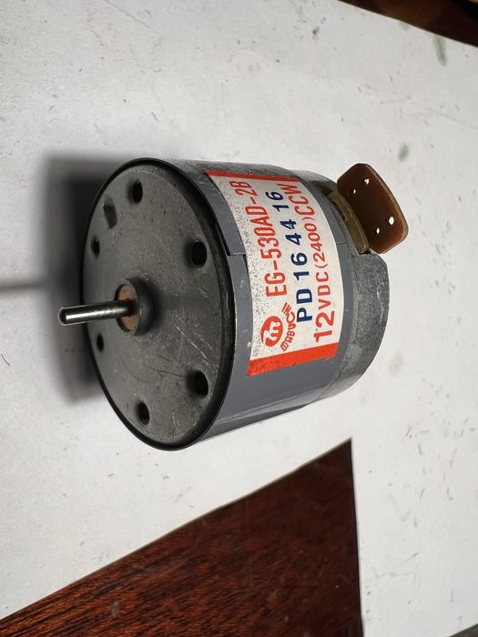 Мотор для касетной деки.12v 2400об/м.