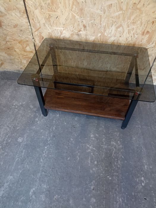 Журналльные столики .навесные полки.