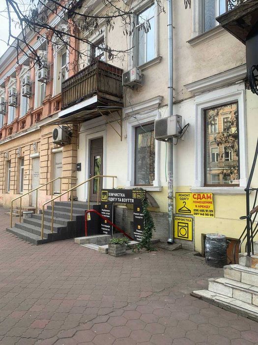 Продам фасадне приміщення на Тираспольській площі!