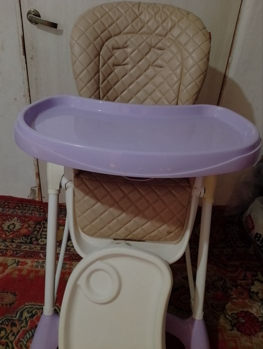 Дитячий столикк для годування