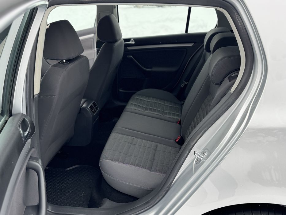 Свіжопригнаний Golf 5 1.6бензин TOUR