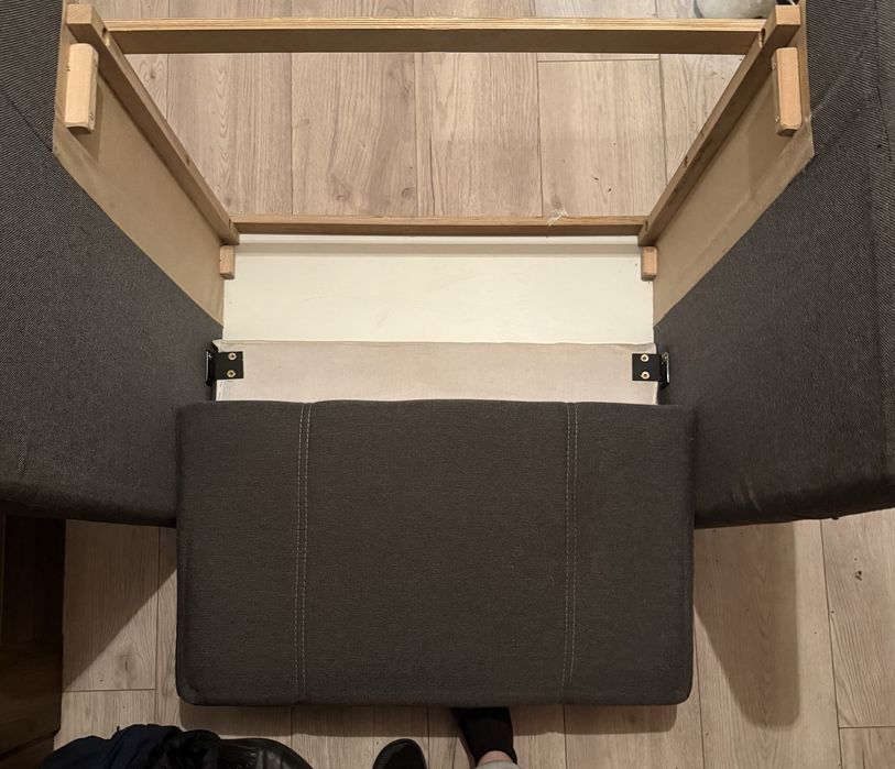 Fotel z funkcją łóżka rozkładanego z pojemnikiem na pościel