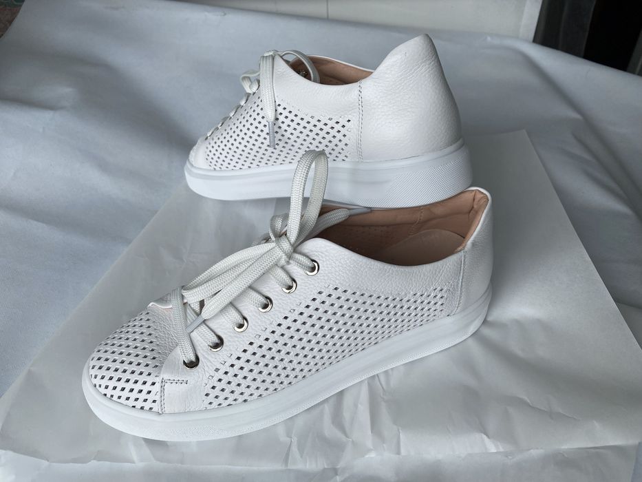 Шкіряні мокасини нові