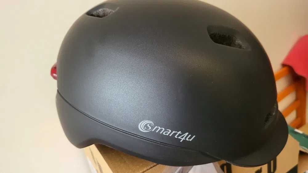 Capacete inteligente Smart4u com luz activada por acelerometro - novo