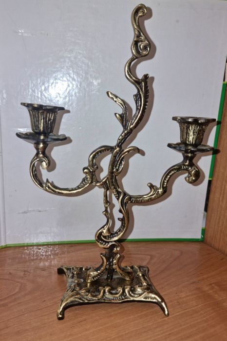 Mosiężny świecznik na dwie świece