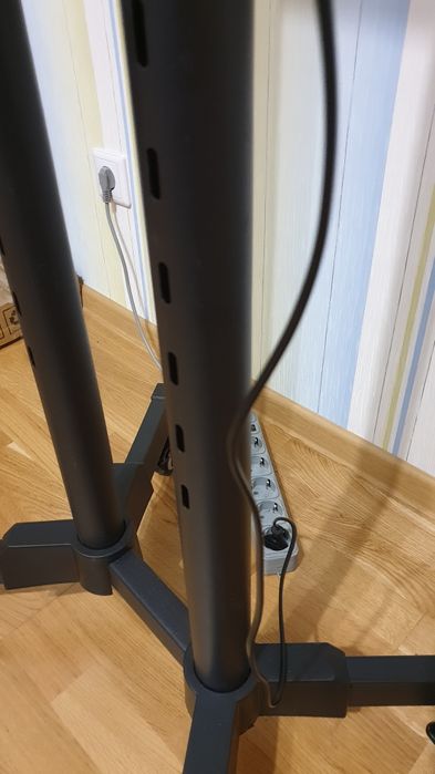 Аренда презентационной стойки для плазм жк тв