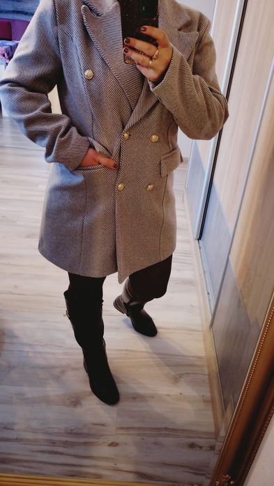 Nowy Płaszczyk na wiosnę w jodełkę Fango, złote guziki