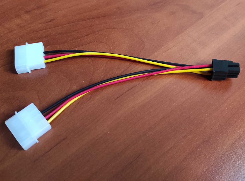 качественный фирменный переходник для доп. питания видеокарт 6 Pin