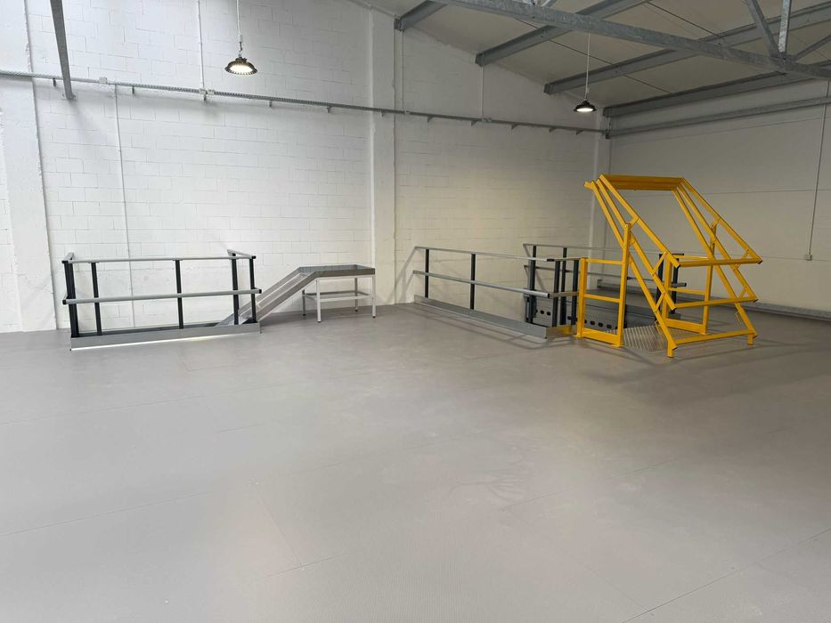 Pomost magazynowy (antresola) wg indywidualnego projektu + wyposażenie