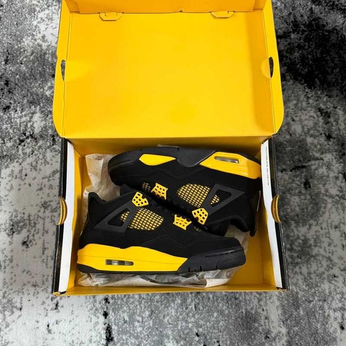Jordan 4 Retro Thunder R.41