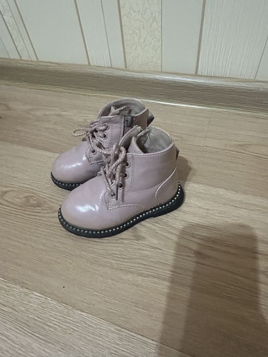 Продам ботінаи вечняні 23 розмір