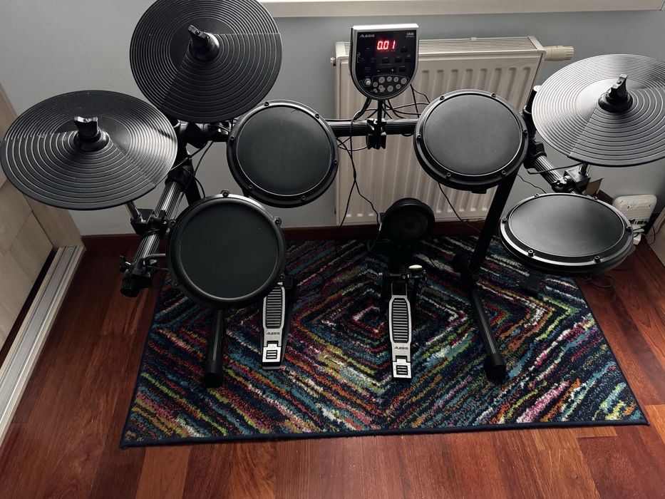 Perkusja elektroniczna alesis dm6 + stołek + słuchawki
