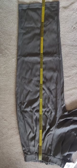 Últimos Saldos- Pantalona cinza com pregas