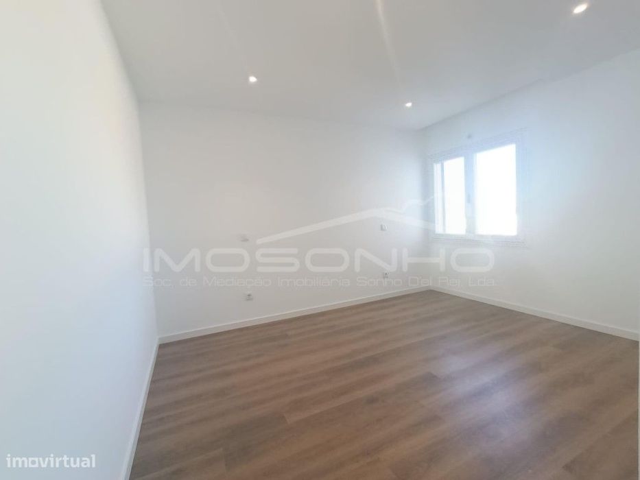 Moradia T3 de linhas modernas
