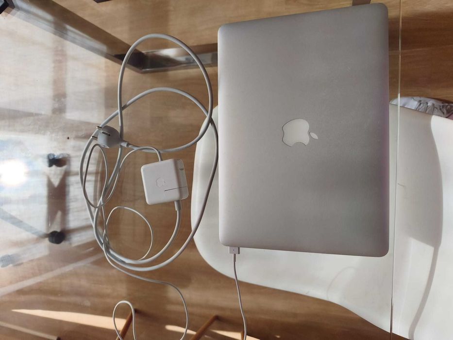 MacBook Air 13" (2016) – Muito Estimado + Carregador Original