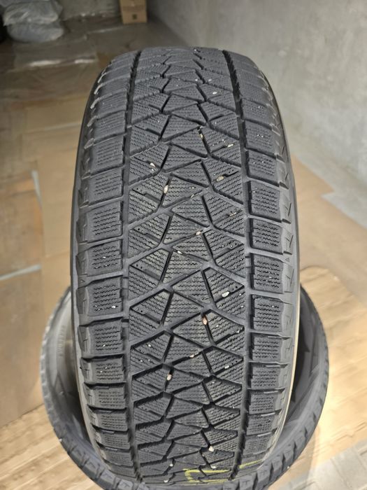 Шини зимові 235/55 R20  Bridgestone Blizzak.