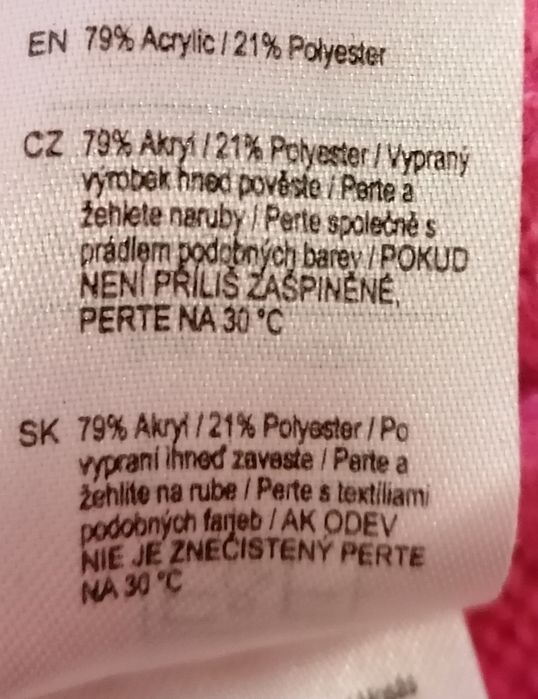Wdzięczny sweterek