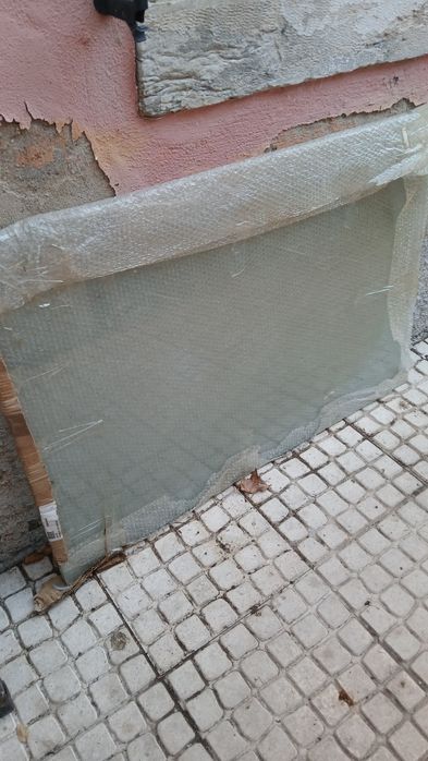 2 Tampos de mesa em vidro