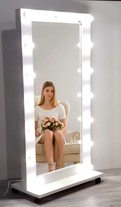 Дзеркало в повний зріст на пересувній підставці. Самовивіз
