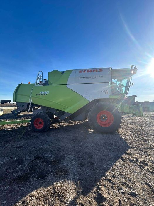 Комбайн Claas Tucano 440