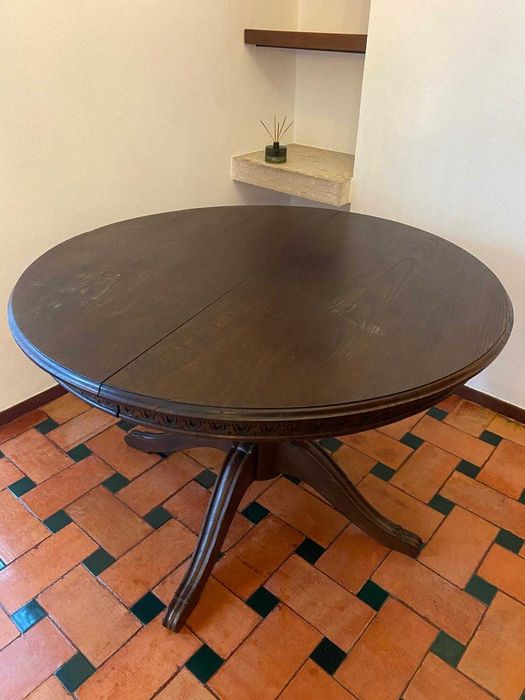 Mesa de Sala e Cadeiras em Pele