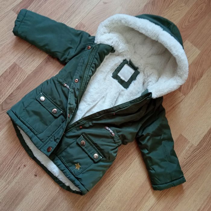 Ciepła kurtka dla dziecka zielona z futerkiem kaptur wzrost 86 cm