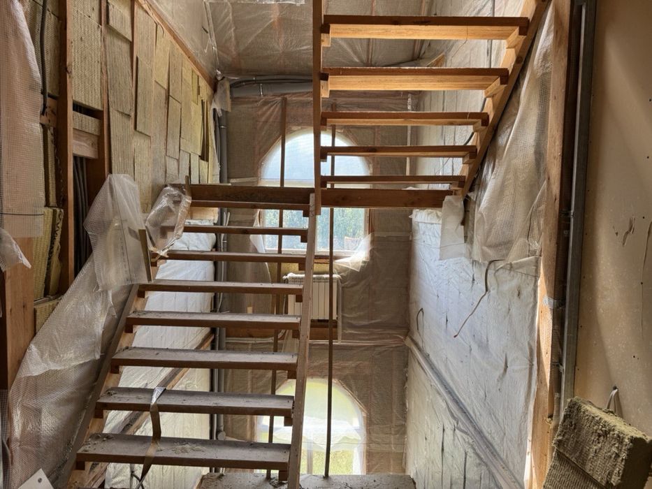 Просторий маєток з басейном — ідеальний варіант для родини чи бізнесу!