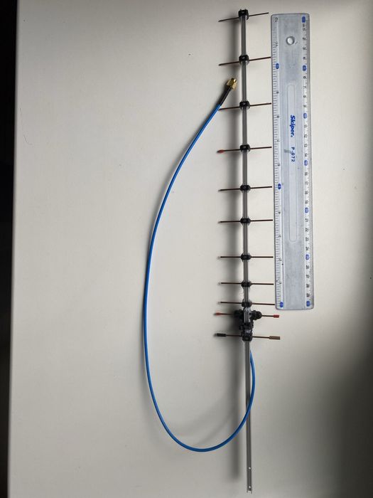 Продам антену yagi на 11 елементів 2.1-2.3 Ггц