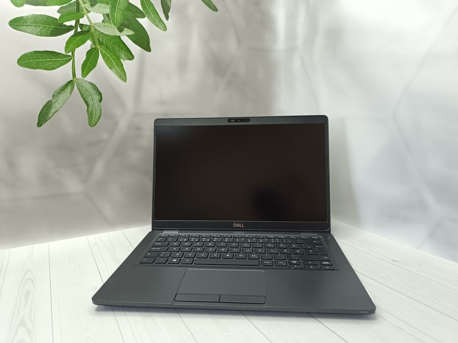 Ноутбук Dell Latitude 5300 i5-8265U/8GB/256 GB/13.3 " Full HD IPS