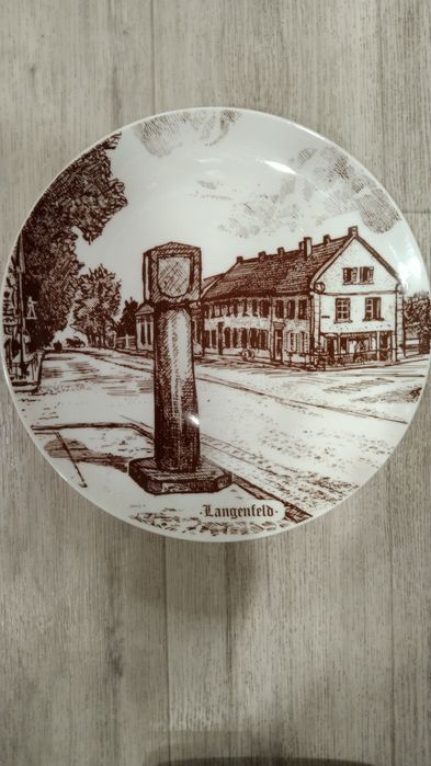 Вазы фруктовницы,тарелки.