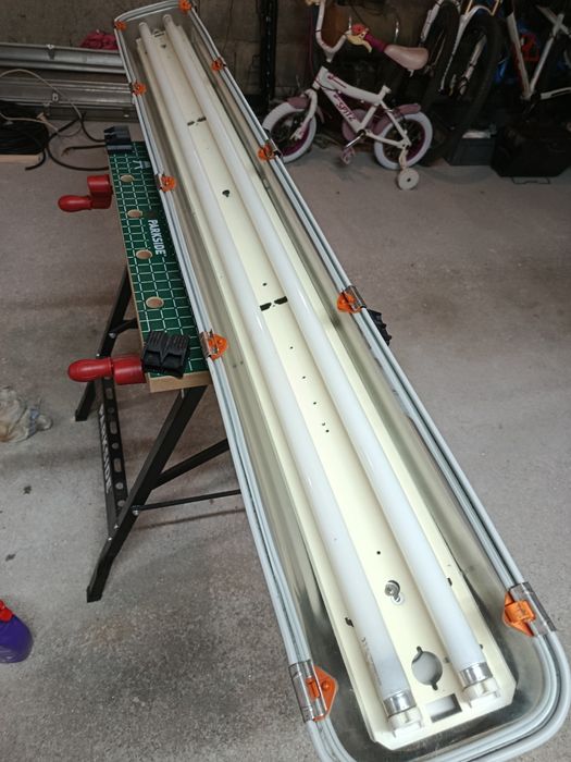 4 Luminárias fluorescentes