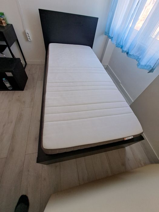 Cama c/ colchão como novos