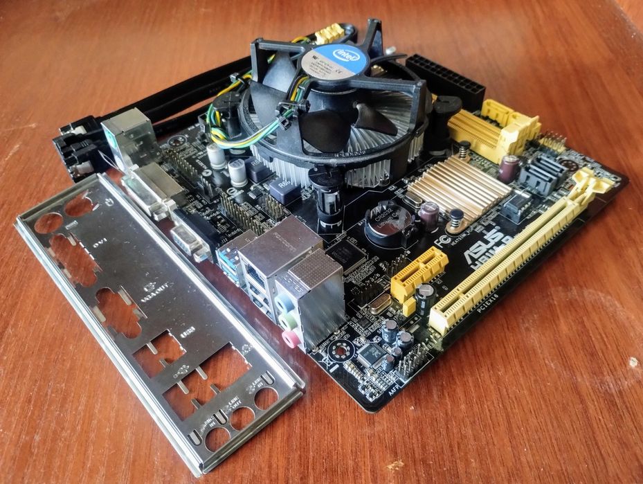 ASUS H81M-R(сокет 1150) + Core i5-4590 3.3GHz + кулер